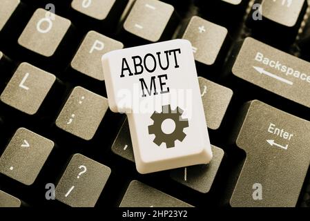 Handschriftentext über mich, Geschäftsübersicht jemandem eine Liste Ihrer guten und schlechten Eigenschaften und vergangenen Ereignisse erzählen Alte Notizen wiedereingeben, Textspiele spielen, Stockfoto