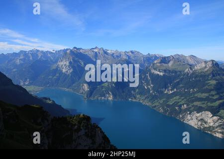 Blick vom Mount Fronalpstock in Richtung Uri Canton. Stockfoto