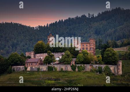 Schloss Ortenberg bei Dämmerung Stockfoto