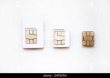 sim-Telefonkarten auf weißem Hintergrund isoliert Stockfoto