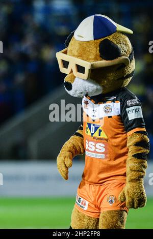 Warrington, England - 17. Februar 2022 - Maskottchen von Castleford Tigers während der Rugby League Betfred Super League Runde 2 Warrington Wolves vs Castleford Tigers im Halliwell Jones Stadium, Warrington, Großbritannien Dean Williams Stockfoto