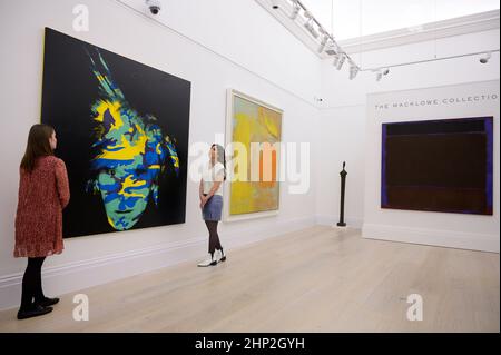 Sotheby’s, London, Großbritannien. 18. Februar 2022. Meisterwerke aus der Sammlung Macklowe. Nach der historischen $676,1-Millionen-Auktion mit Werken aus derselben Sammlung im Jahr 2021 enthüllt Sotheby’s die nächste Tranche von 29 Meisterwerken aus der wertvollsten Sammlung moderner und zeitgenössischer Kunst, die jemals auf dem Markt erschienen ist und im Frühjahr in Sotheby’s New York versteigert wird. Bild: Eines von Andy Warhols Last Self-Portraits, 1986, Schätzung: -15 Millionen. Quelle: Malcolm Park/Alamy Live News. Stockfoto