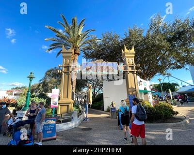 Orlando, FL, USA-23. November 2020: Die Reise nach Atlantis Roller Coaster Wasserfahrt in SeaWorld. Stockfoto