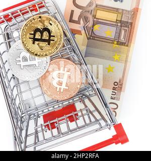 Bild von Bitcoins im Warenkorb auf Euro bill Stockfoto