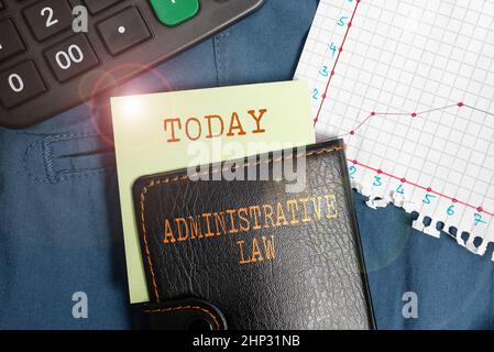 Textschild zeigt Verwaltungsrecht, Geschäftsvorführung Regelwerk Verordnungen von einer Regierung erstelltes Denken Neue glänzende Ideen erneuern Cr Stockfoto