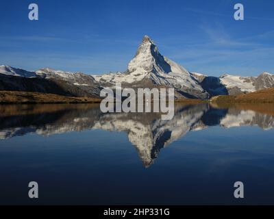 Berühmter Berg Matterhorn an einem frühen Herbstmorgen. Stockfoto