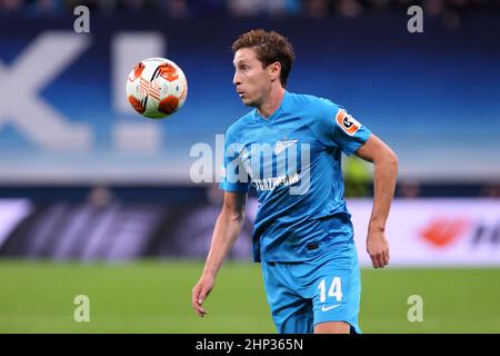 St. Petersburg, Russland. 17th. Februar 2022. Daler Kuzyaev (Platz 14) von Zenit im Einsatz während des Fußballspiels der UEFA Europa League zwischen Zenit und Real Betis Balompie in der Gazprom Arena.Endstand; Zenit 2:3 Real Betis Balompie. (Foto: Aleksandr Kulebyakin/SOPA Images/Sipa USA) Quelle: SIPA USA/Alamy Live News Stockfoto