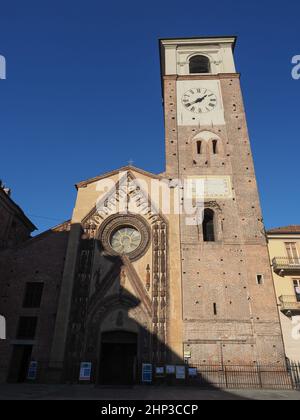 CHIVASSO, ITALIEN - CA. DEZEMBER 2021: Kathedrale Duomo di Santa Maria Assunta Stockfoto