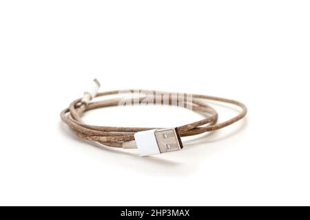 Alter USB-Anschluss (Universal Serial Bus) auf weißem Hintergrund mit Schatten Stockfoto