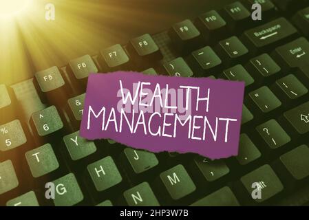 Textunterschrift präsentiert Wealth Management, Wort geschrieben auf Sustain and Grow Long Term Prosperity Financial care Typing Business Agreement Letter, Type Stockfoto