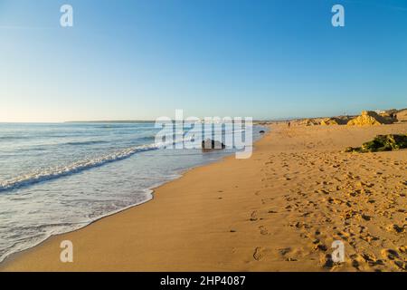 Schöner Strand in der Nähe von Portimao, Algarve, Portugal Stockfoto