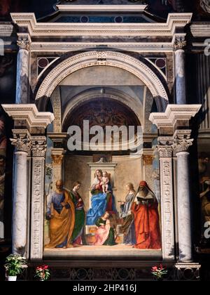 Venedig, Italien - Januar 4 2022: San Zaccaria Altarbild auch Madonna mit Kind und Heiligen von Giovanni Bellini, ein Gemälde der Sack genannt Stockfoto
