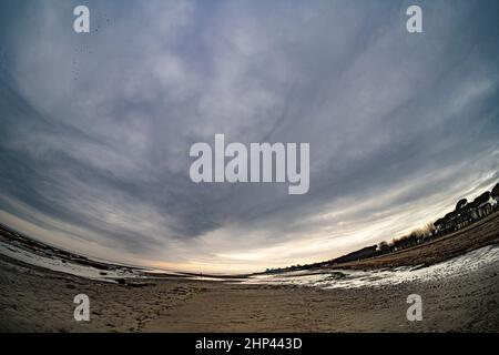 Blick auf die Küste an einem Wintertag mit einer Fischaugenlinse Stockfoto