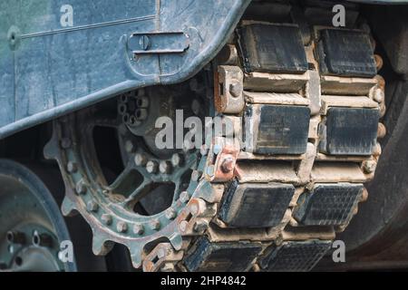 Gepanzerter Raupentank. Deutsche Armee, Mitglied der NATO-Reaktionskraft oder der Organisation des Nordatlantikvertrags, vertikal, Nahaufnahme Stockfoto