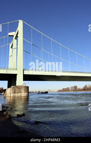 Autobahnbrücke Rodenkirchen über den Rhein, Nordrhein-Westfalen, Deutschland, Köln Stockfoto