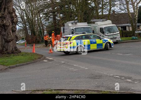 Brentwood, Großbritannien. 18th. Februar 2022. Brentwood Essex 18th Feb 2022 UK Wetter, Sturm Eunice; Straßen geschlossen und Stromleitungen wegen Sturm Eunice in Brentwood Essex Quelle: Ian Davidson/Alamy Live News Stockfoto