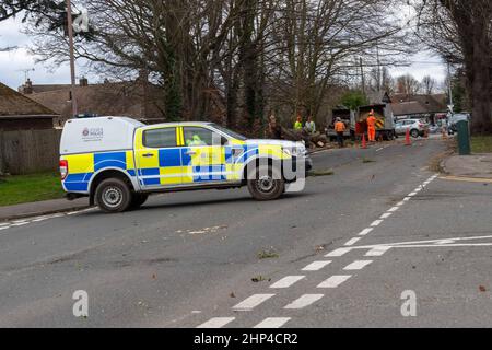 Brentwood, Großbritannien. 18th. Februar 2022. Brentwood Essex 18th Feb 2022 UK Wetter, Sturm Eunice; Straßen geschlossen und Stromleitungen wegen Sturm Eunice in Brentwood Essex Quelle: Ian Davidson/Alamy Live News Stockfoto