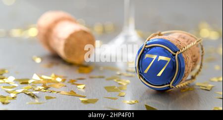 Champagnerkappe mit der Nummer 77 Stockfoto