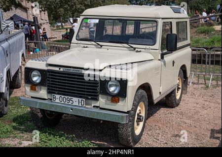 Land Rover Santana Serie III 2,5 2500 Kurzfahrzeug in Suria, Spanien Stockfoto