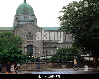 EXTERIEUR-DET FACHADA-PIEDRA CALIZA Y MARMOL DE CONNEMARA 1965. ORT: CATEDRAL SAN NICOLAS. Galway. Irland. Stockfoto