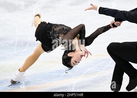 Peking, China. 18th. Februar 2022. Sui Wenjing aus China tritt während des Kurzprogramms des Eiskunstlaufpaares bei den Olympischen Winterspielen 2022 in Peking im Capital Indoor Stadium in Peking, der Hauptstadt Chinas, am 18. Februar 2022 auf. Quelle: Ju Huanzong/Xinhua/Alamy Live News Stockfoto