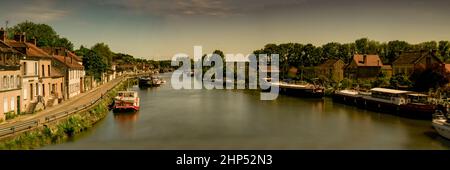 Blick auf die Stadt Saint Mammes in Frankreich Stockfoto