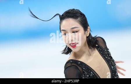 Peking, China. 18th. Februar 2022. Sui Wenjing aus China tritt während des Kurzprogramms des Eiskunstlaufpaares bei den Olympischen Winterspielen 2022 in Peking im Capital Indoor Stadium in Peking, der Hauptstadt Chinas, am 18. Februar 2022 auf. Quelle: Lan Hongguang/Xinhua/Alamy Live News Stockfoto