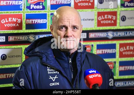 Richard Agar, Cheftrainer von Leeds Rhinos, spricht am 2/18/2022 mit Jenna Brooks von Sky Sports in. (Foto von Mark Cosgrove/News Images/Sipa USA) Quelle: SIPA USA/Alamy Live News Stockfoto