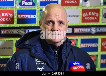 Richard Agar, Cheftrainer von Leeds Rhinos, spricht am 2/18/2022 mit Jenna Brooks von Sky Sports in. (Foto von Mark Cosgrove/News Images/Sipa USA) Quelle: SIPA USA/Alamy Live News Stockfoto