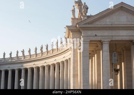 19. april 2018, St., peters Basilika, Säulen um den Platz der Vatikanstadt Stockfoto