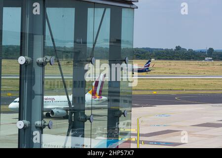 DÜSSELDORF, NRW, DEUTSCHLAND - 18. JUNI 2019: Eurowing-Flugzeug Stockfoto