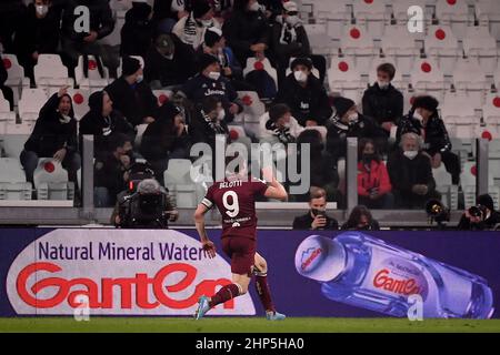 Turin, Italien. 18th. Februar 2022. Andrea Belotti von Turin Calcio feiert nach dem Tor von 1-1 während der Serie A 2021/2022 Fußballspiel zwischen Juventus FC und Turin FC im Juventus Stadion in Turin (Italien), 18h. Februar 2022. Foto Federico Tardito/Insidefoto Kredit: Insidefoto srl/Alamy Live News Stockfoto