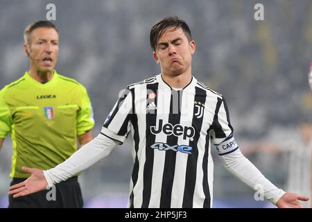 Turin, Italien. 18th. Februar 2022. Paulo Dybala vom FC Juventus reagiert während des Spiels der Serie A 2021/22 zwischen dem FC Juventus und dem FC Turin im Allianz Stadium am 18. Februar 2022 in Turin, Italien.Quelle: Independent Photo Agency/Alamy Live News Stockfoto