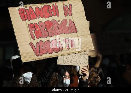 Palermo, Italien. 18th. Februar 2022. Schüler Schule-Arbeit Wechsel Demonstration in Palermo. (Foto: Antonio Melita/Pacific Press) Quelle: Pacific Press Media Production Corp./Alamy Live News Stockfoto