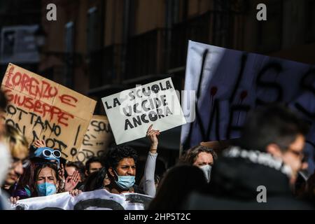 Palermo, Italien. 18th. Februar 2022. Schüler Schule-Arbeit Wechsel Demonstration in Palermo. (Bild: © Antonio Melita/Pacific Press via ZUMA Press Wire) Stockfoto