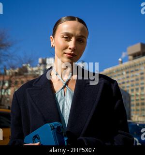 Mary Leest Street Style auf der New York Fashion Week Herbst/Winter 22 Stockfoto