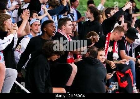 Melbourne, Australien, 18. Februar 2022. Melbourne City-Fans jubeln beim A-League-Fußballspiel zwischen dem Melbourne City FC und den Newcastle Jets im AAMI Park am 18. Februar 2022 in Melbourne, Australien, an. Kredit: Dave Hewison/Speed Media/Alamy Live Nachrichten Stockfoto