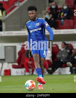 18. Februar 2022, Mewa Arena, Mainz, GER, 1.FBL, 1.FSV FSV Mainz 05 vs Bayer 04 Leverkusen, die DFL-Vorschriften verbieten die Verwendung von Fotos als Bildsequenzen und/oder quasi-Video. Foto Edmond Tapsoba (Leverkusen) Stockfoto