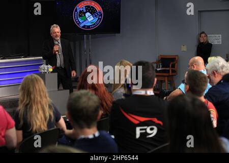 David Clemen, Boeing Senior Manager für internationale Raumstation/NASA-Andocksysteme und Entwicklungsprojekte, spricht mit den Teilnehmern der sozialen Medien im Kennedy Space Center Press Site Auditorium der Agentur Ca. 2016 Stockfoto