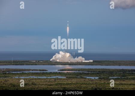 Am 25. Juli 2019 um 6:01 Uhr EDT hebt eine SpaceX Falcon 9-Rakete vom Space Launch Complex 40 auf der Cape Canaveral Air Force Station ab, die das Raumschiff Dragon auf der 18th Commercial Reupply Services (CRS-18)-Mission des Unternehmens zur Internationalen Raumstation transportiert. Stockfoto