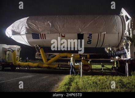 Eine Orbital ATK-Rakete wird beim Start von Pad-0A in der Wallops Flight Facility am Donnerstag, den 17. Mai 2018 in Wallops Island, VA, gesehen. Die Antares wird eine Cygnus-Raumsonde auf einer Frachterückführungsmission zur Internationalen Raumstation starten. Stockfoto