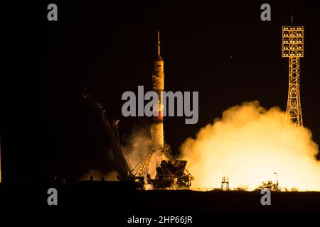 Die Sojus TMA-17M-Rakete startet am Donnerstag, den 23. Juli 2015, vom Kosmodrom Baikonur in Kasachstan mit Expedition 44 Sojus-Kommandant Oleg Kononenko vom russischen Föderalen Weltraumamt (Roskosmos), Flugingenieur Kjell Lindgren von der NASA, Und der Flugingenieur Kimiya Yui von der Japan Aerospace Exploration Agency (JAXA) in die Umlaufbahn, um ihre fünfmonatige Mission auf der Internationalen Raumstation zu beginnen. Stockfoto