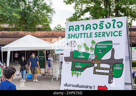 Chiang Mai, Thailand - 18. Oktober 2020, die Temperatur-Screening-Zone vor Get Inside JingJai Market, das kreative Kunst und Handwerk handgemachte Produkt in CH Stockfoto