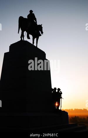 Die Sonne geht hinter dem Virginia Memorial auf dem Gettysburg National Battlefield auf Stockfoto