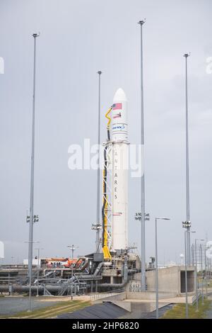 Die Orbital ATK Antares-Rakete mit der Cygnus-Sonde an Bord wird am Samstag, dem 19. Mai 2018, beim Start von Pad-0A in der Wallops Flight Facility in Virginia gesehen. Die Antares startet mit der Cygnus-Sonde, die mit 7.400 Pfund Fracht für die Internationale Raumstation ISS gefüllt ist. Stockfoto