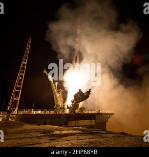 Die Sojus TMA-17M-Rakete startet am Donnerstag, den 23. Juli 2015, vom Kosmodrom Baikonur in Kasachstan mit Expedition 44 Sojus-Kommandant Oleg Kononenko vom russischen Föderalen Weltraumamt (Roskosmos), Flugingenieur Kjell Lindgren von der NASA, Und der Flugingenieur Kimiya Yui von der Japan Aerospace Exploration Agency (JAXA) in die Umlaufbahn, um ihre fünfmonatige Mission auf der Internationalen Raumstation zu beginnen. Stockfoto