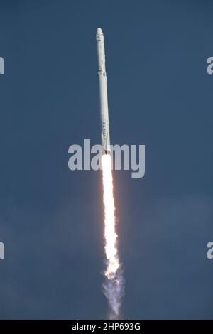Eine Falcon 9-Rakete hebt vom Space Launch Complex 40 der Cape Canaveral Air Force Station ab, die das Raumschiff Dragon ReteSupply zur Internationalen Raumstation Ca. 2016 Stockfoto
