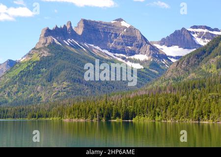 Dramatische Aussicht auf die Citadel Peaks am Upper Waterton Lake im Glacier National Park im Sommer Stockfoto