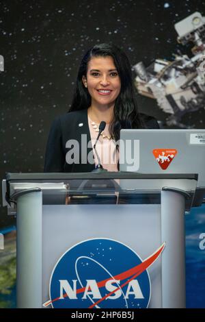 Bettina Inclan, NASA-Hauptquartier, moderiert am 27. Juli 2020 ein Pre-Relaunch-News-Briefing zum Mars 2020 im Kennedy Space Center der NASA in Florida. Der Mars Perseverance Rover soll am 30. Juli auf einer United Launch Alliance ATLAS V 541-Rakete vom Space Launch Complex 41 in der nahe gelegenen Cape Canaveral Air Force Station starten. Der Rover ist Teil des Mars Exploration Program der NASA, einer langfristigen Initiative zur robotischen Erkundung des Roten Planeten. Stockfoto