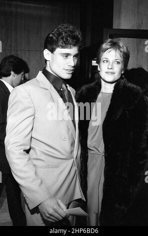 Steven Bauer und Melie Griffith um die 1980er Jahre Credit: Ralph Dominguez/MediaPunch Stockfoto